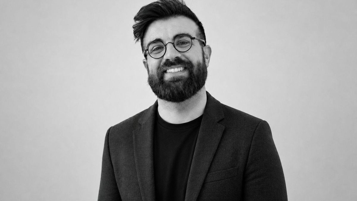 El acento universal de la tierra: Samuel López-Lago, el creador emeritense que proyecta la creatividad extremeña al mundo