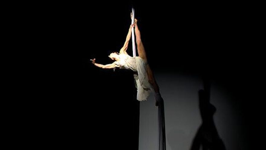 Danza aérea en 'Las mujeres y su Picasso', de Paz Martínez