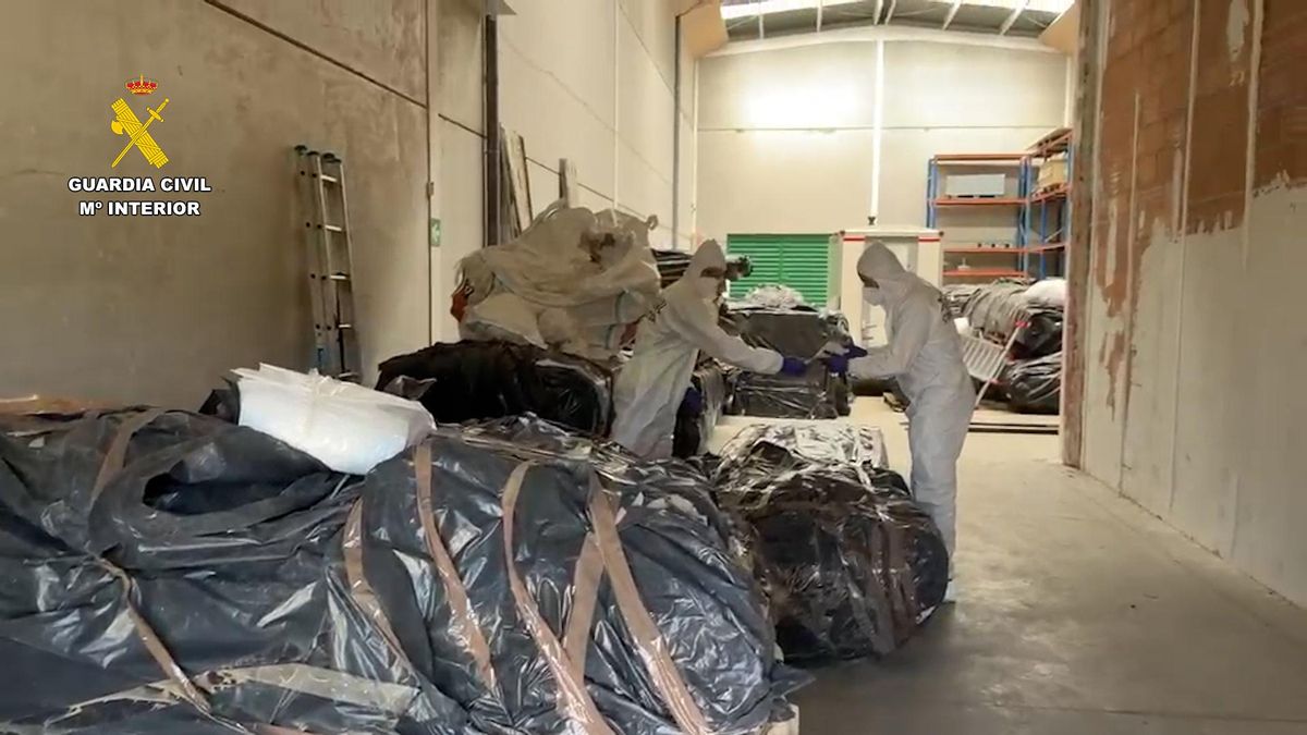 Una empresa de construcción en la comarca toledana de la Sagra almacenaba y manipulaba residuos con alto contenido en amianto, de forma irregular, según la Guardia Civil