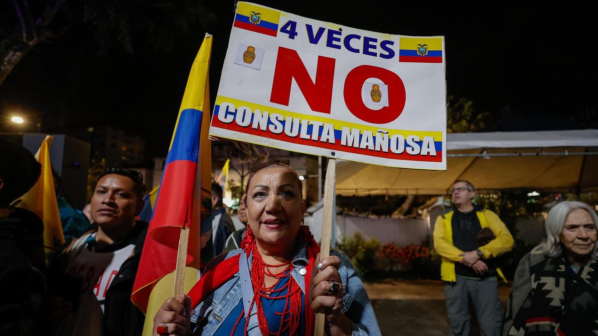 Ecuador rechaza en un referéndum la reforma constitucional de Noboa y la vuelta de bases militares extranjeras