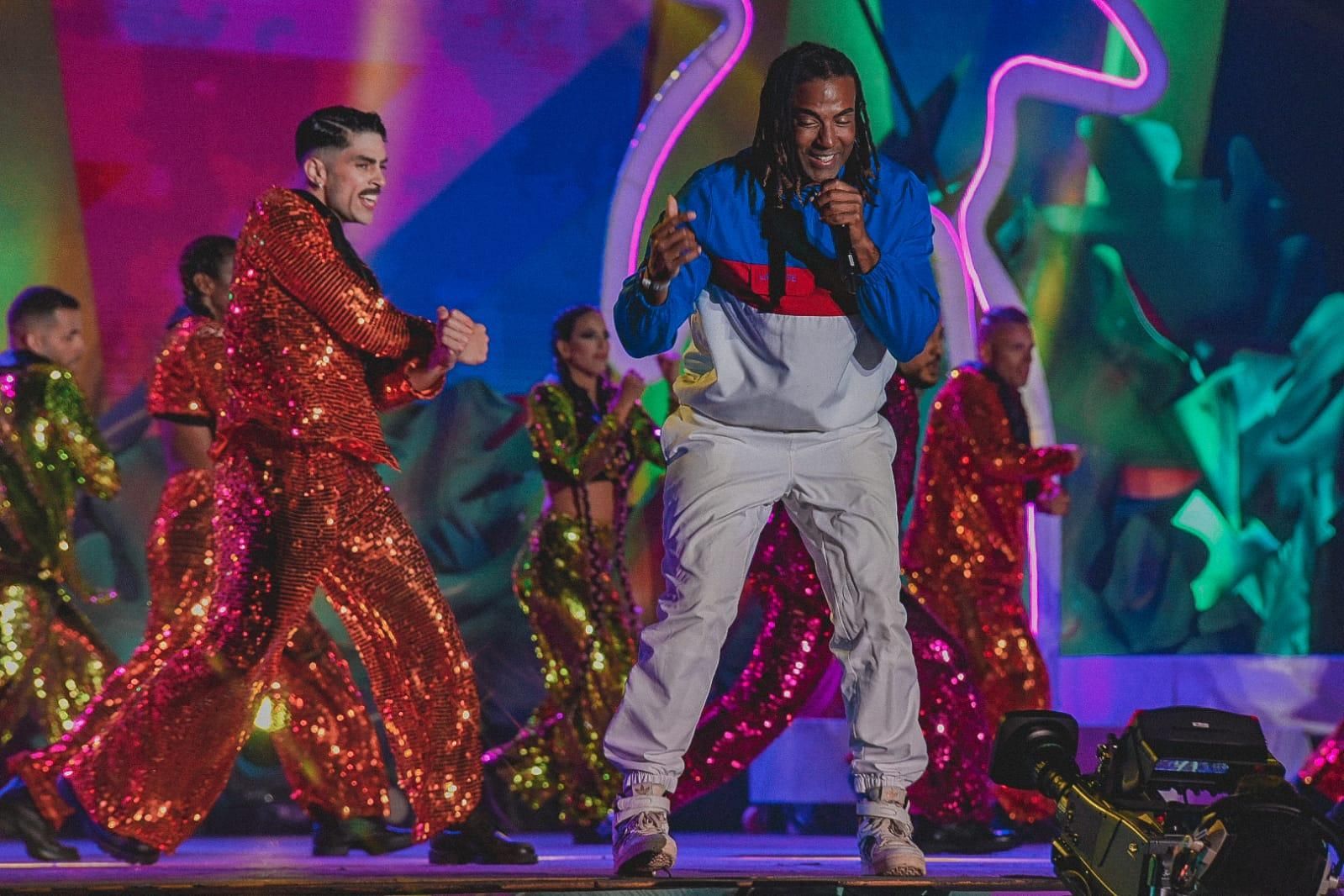 Yotuel Romero cantando en la Gala Drag Maspalomas 2023