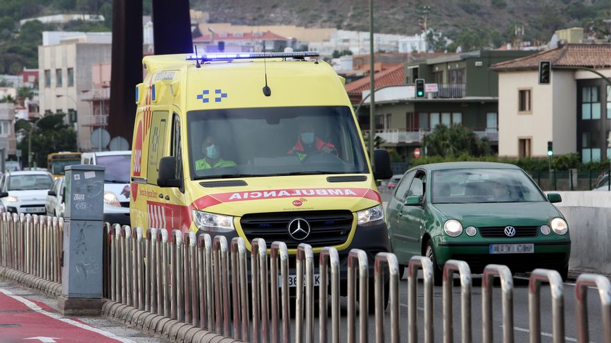 Podemos Canarias pide recuperar la gestión pública de las ambulancias ante la “explotación laboral” de los trabajadores