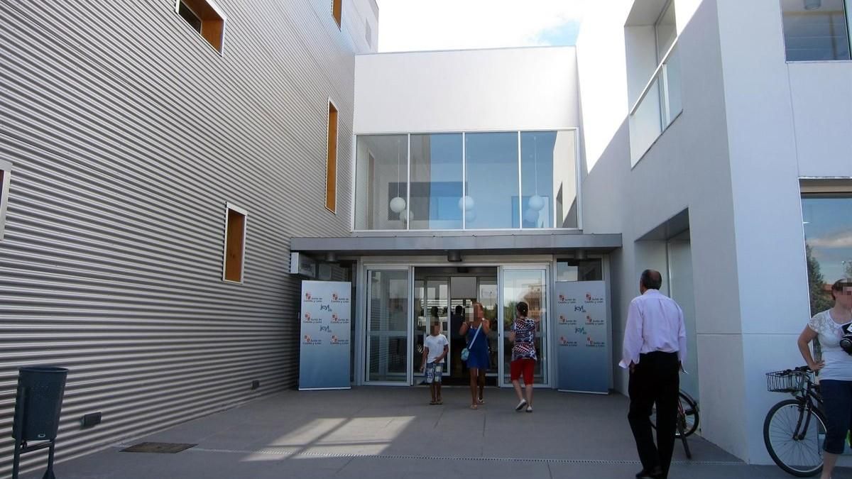 Reclaman dos equipos completos de guardia todo el año en los centros de salud de Valencia de Don Juan y Sahagún