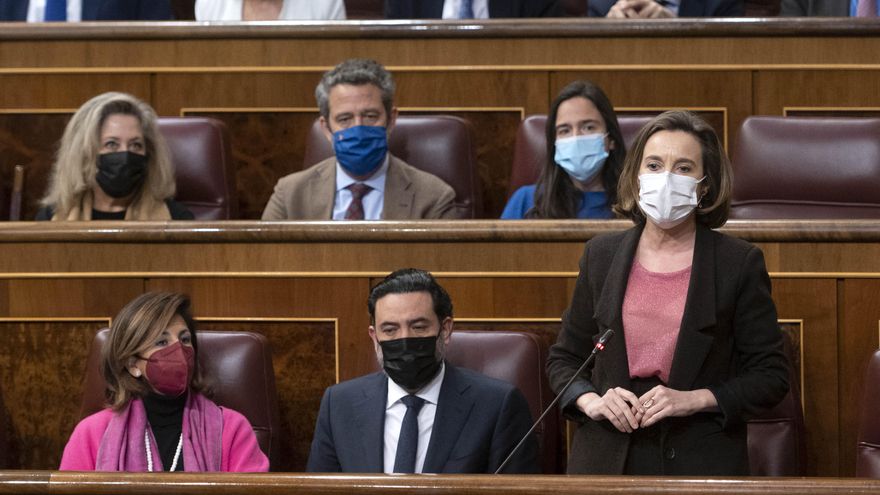 La portavoz parlamentaria, nueva coordinadora de los 'populares', y la encargada de preguntar al presidente del Gobierno, Cuca Gamarra, interviene en la primera sesión plenaria en la que ha sustituido la labor del líder del PP, en el Congreso de los Diputados, a 9 de marzo de 2022, en Madrid (España). El pleno, el primero celebrado sin el líder del PP, ha estado marcado por las preguntas de la oposición leer más al Gobierno sobre qué cambios van a realizar para “mitigar” en las familias y empresas españolas los efectos económicos de las medidas para responder ante la invasión rusa en Ucrania, o sobre el impacto que va a tener la guerra en el empleo español. Asimismo, han abordado el asalto a la valla de Melilla del pasado 2 de marzo donde consiguieron pasar 491 migrantes de 2.500 que lo intentaron.