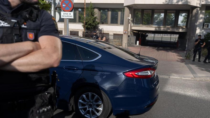 Un coche oficial llega a los juzgados de Madrid este viernes por la mañana.