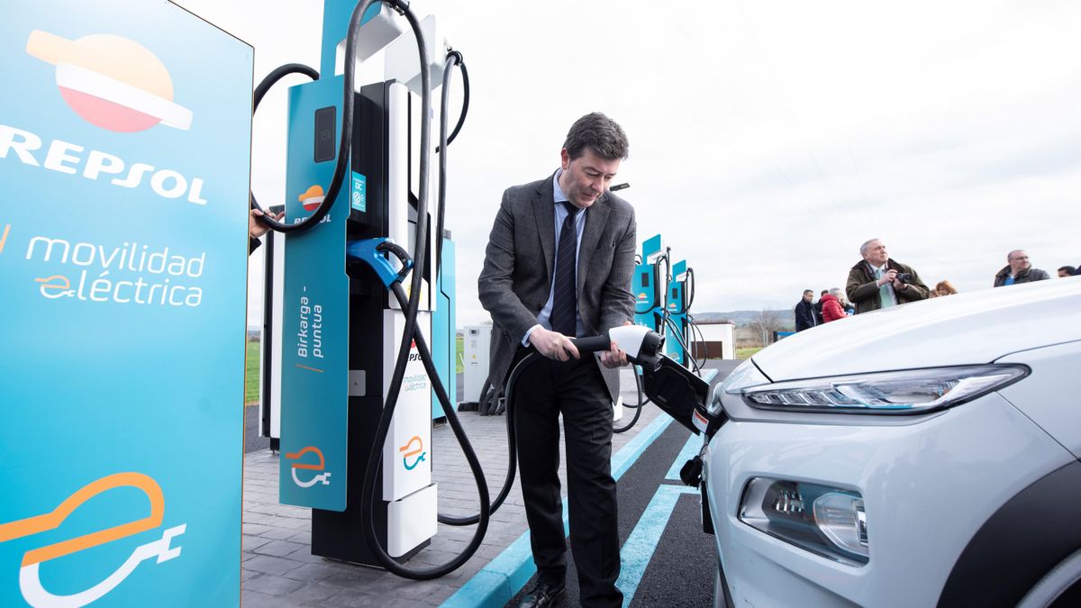 El Plan MOVES III ofrece dos líneas de ayuda, una para la adquisición de vehículos eléctricos o de hidrógeno y otra para la instalación de puntos de recarga