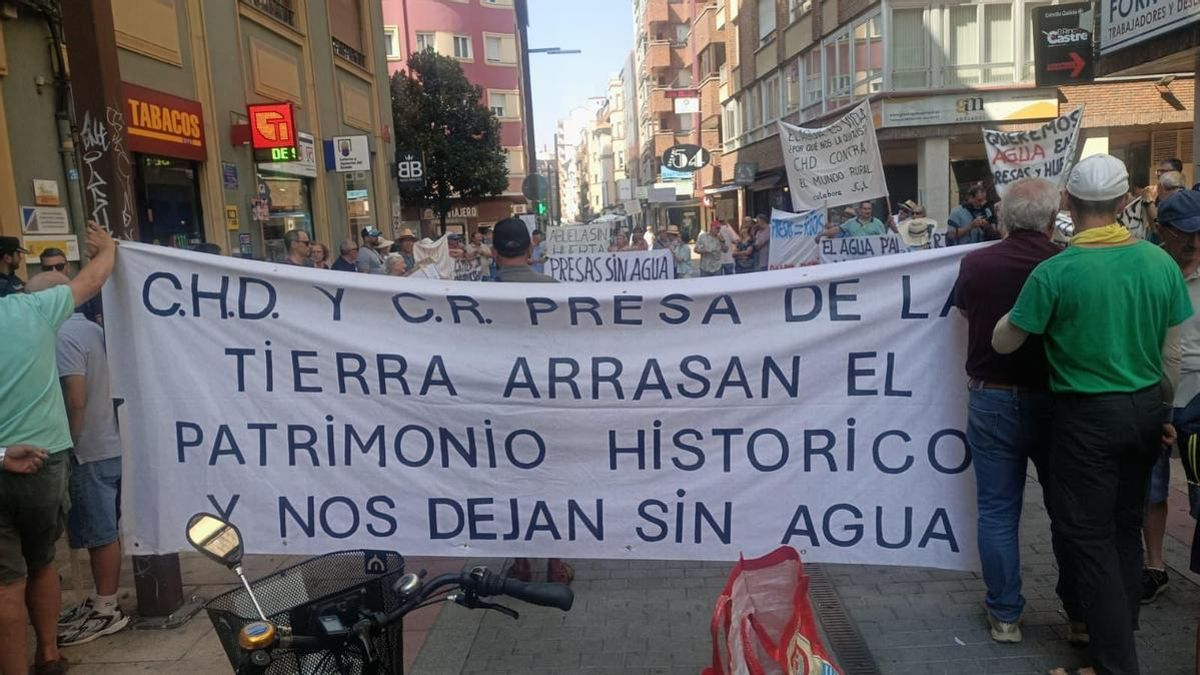 Un centenar de personas reclaman ante la CHD en León recuperar el agua para los huertos del Órbigo