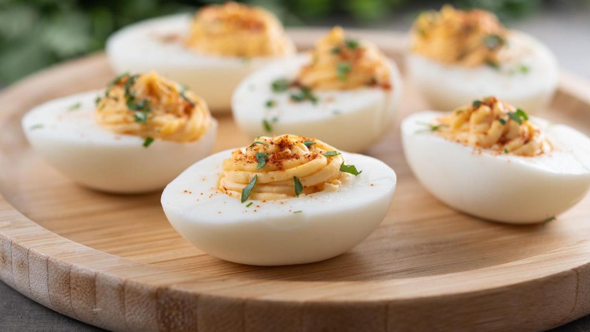 Tres formas diferentes de hacer los huevos rellenos y tres consejos clave para cocinar este clásico