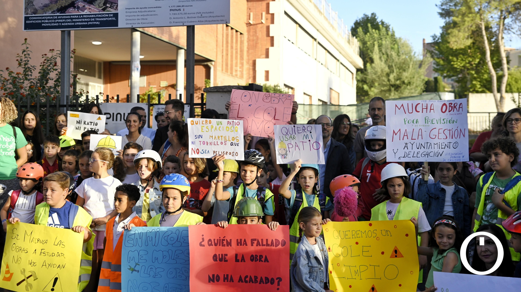 Concentración en el colegio Pablo García Baena