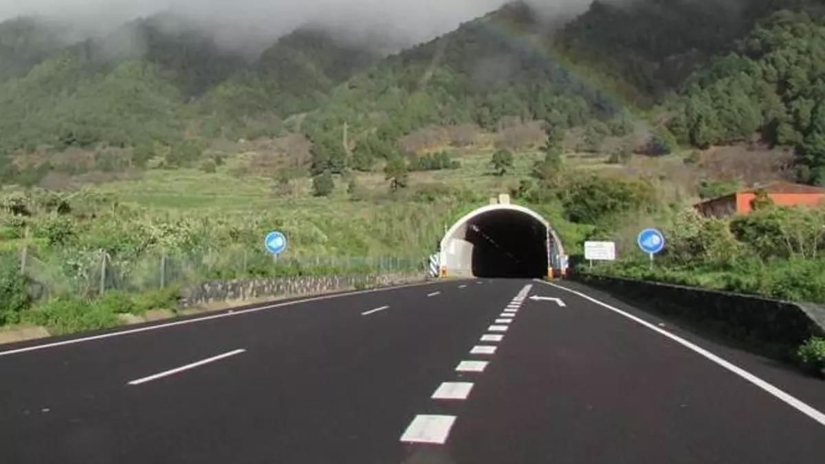 El Túnel Nuevo de La Cumbre mantiene el doble sentido  por “seguridad ante posibles desprendimientos"