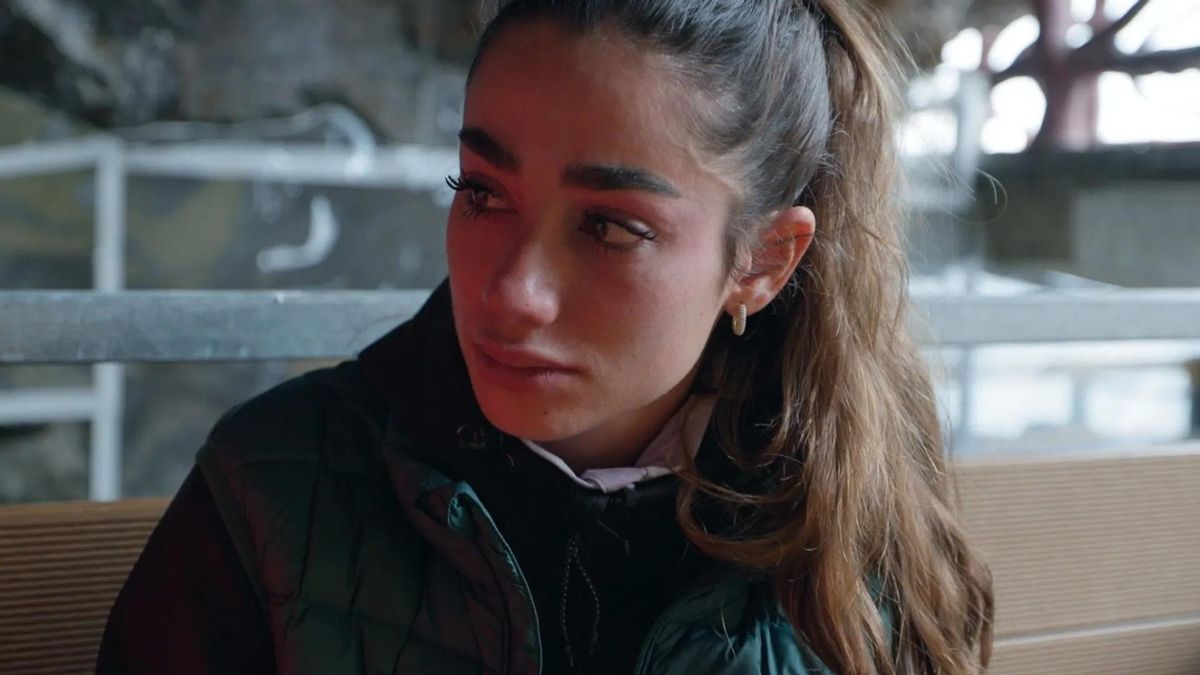 Lola Lolita rompe a llorar por la "presión" de Illo Juan y Sofía Surferss, con defensa de Jesús Calleja: "Hay que darle cariño"