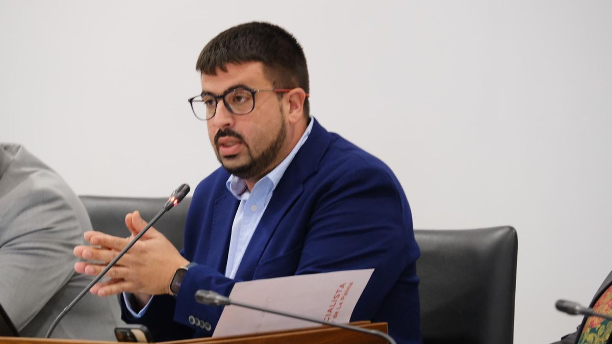 Perdomo: “Mientras 1.143 personas esperan una vivienda en La Palma, las casas de Finca Amado siguen cerradas”