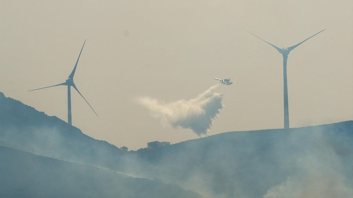 Autorizado el regreso de las 1.500 personas desalojadas en Tarifa al darse por estabilizado el incendio