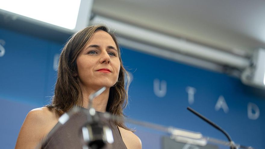 La portavoz de Podemos en el Congreso, Ione Belarra, durante una rueda de prensa en el Congreso.