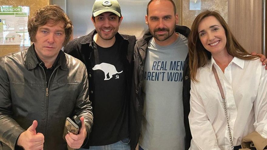 El hijo de Bolsonaro utilizó una misión oficial para reunirse con Milei y su asesor Cerimedo