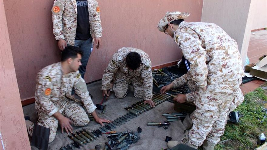 Al menos 15 soldados de las fuerzas bajo el mando del mariscal Jalifa Hafter, hombre fuerte de Libia, murieron hoy en combates con milicias afines al gobierno sostenido por la ONU en Trípoli (GNA) en el sur de la capital, informaron fuentes de Seguridad.