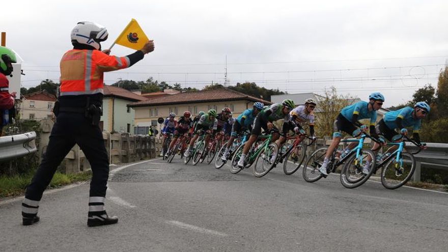 El Tour obligará a contratar a "señalistas" para 1.460 puntos en Euskadi pero prevé mil voluntarios por etapa