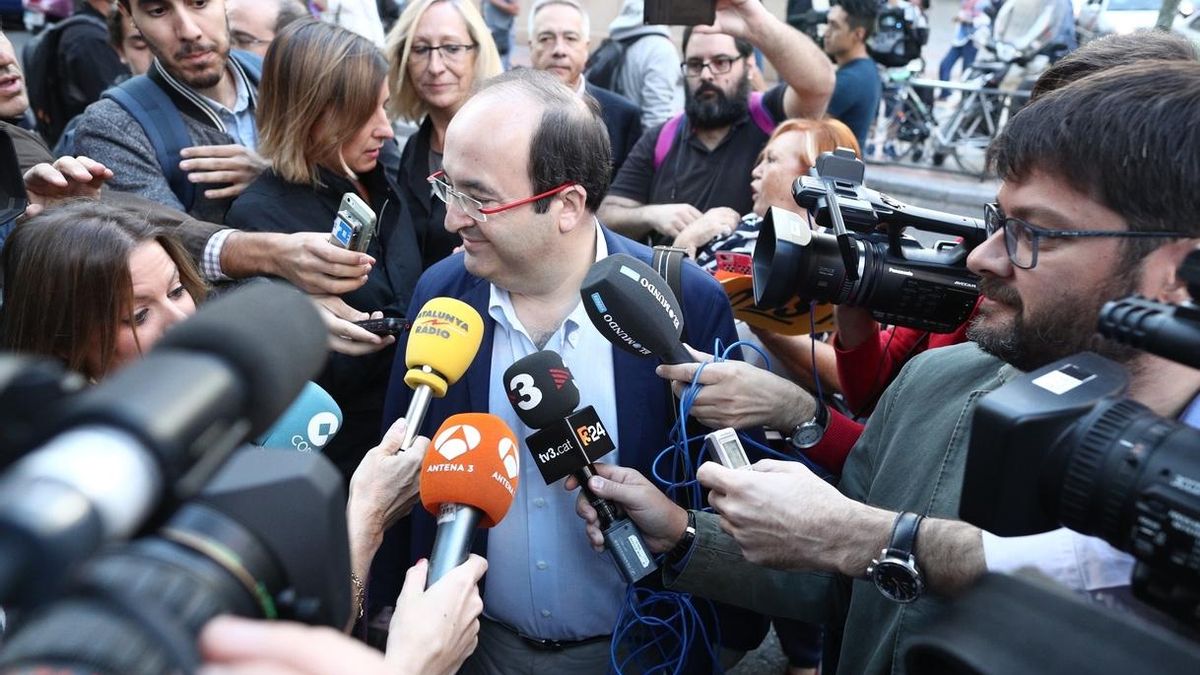 Militantes del PSC piden debatir la relación con el PSOE en el congreso de noviembre