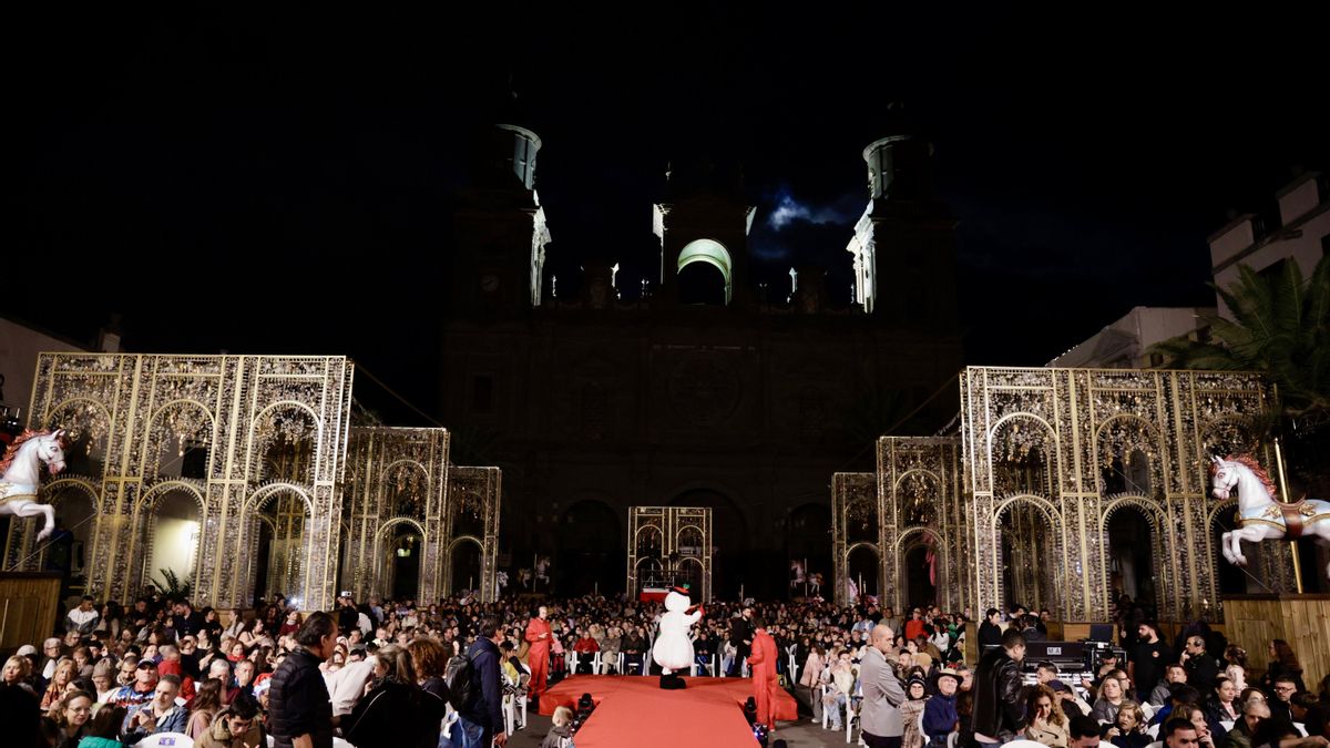 Las Palmas de Gran Canaria brilla con su encendido en unas fiestas que se viven con el lema 'Sueña la Navidad'