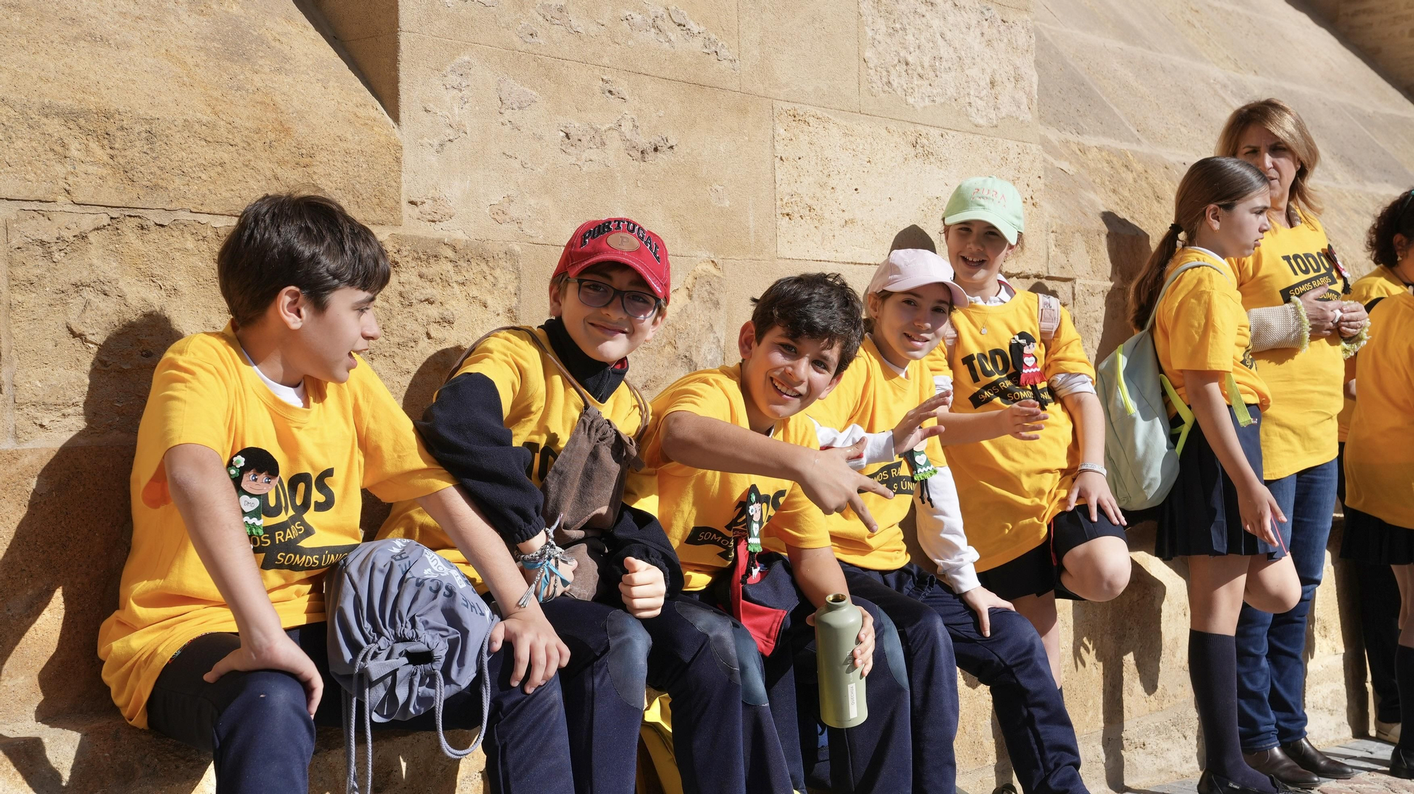 Córdoba abraza la Mezquita Catedral por las enfermedades raras