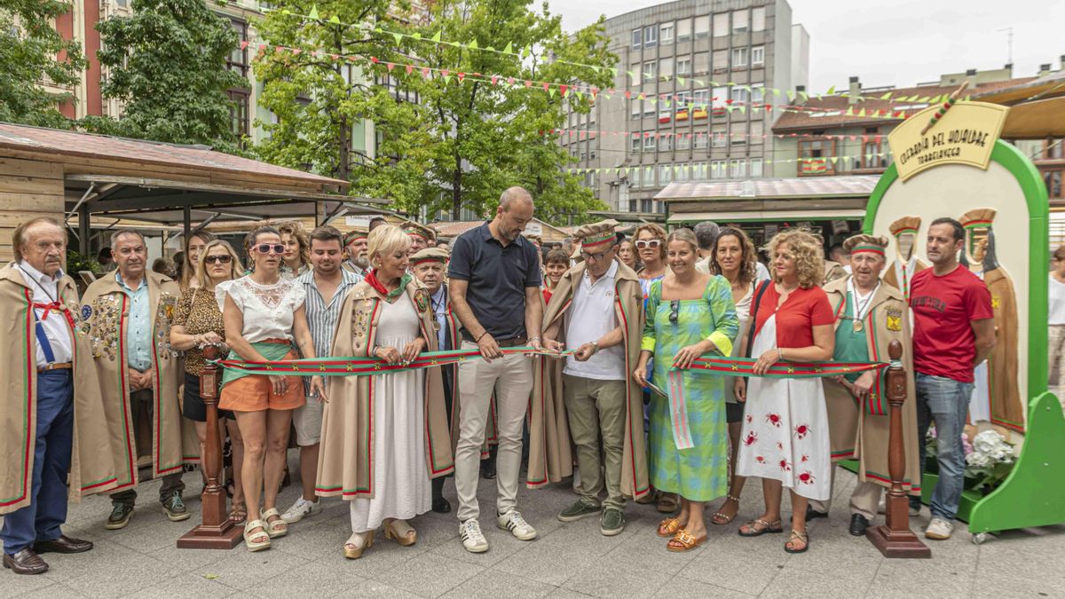 Acto de inauguración de la Feria del Hojaldre en Torrelavega.