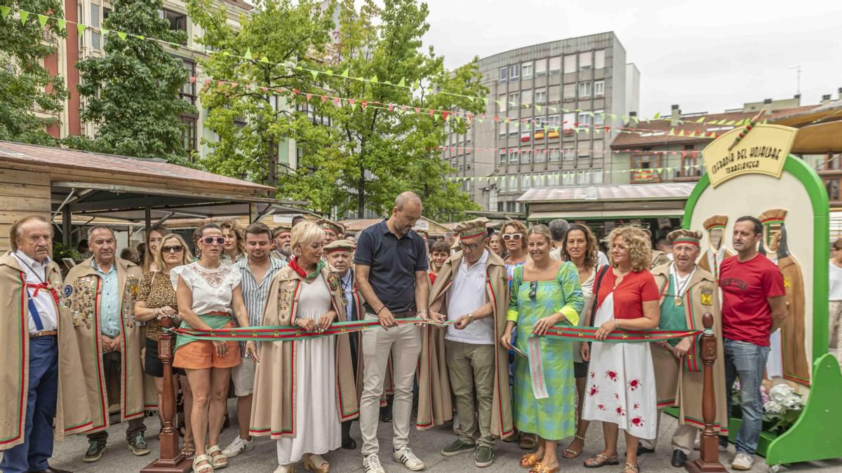 Acto de inauguración de la Feria del Hojaldre en Torrelavega.