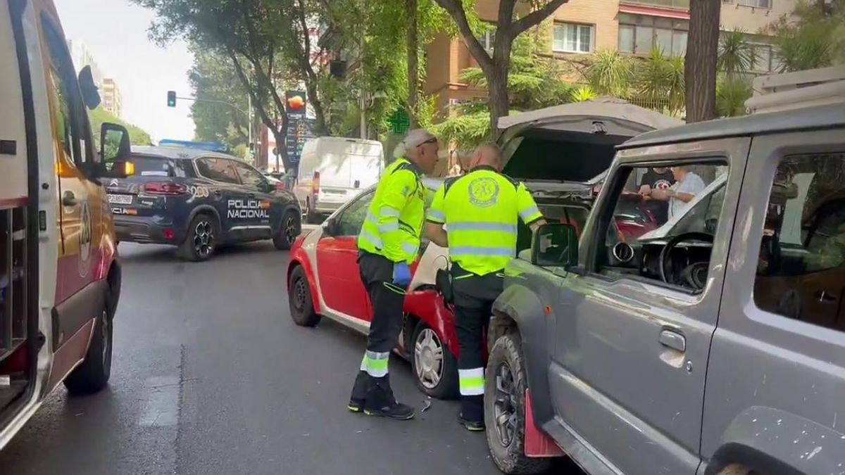 Una mujer muere atropellada mientras sacaba objetos del maletero de su coche en la calle Doctor Esquerdo de Madrid