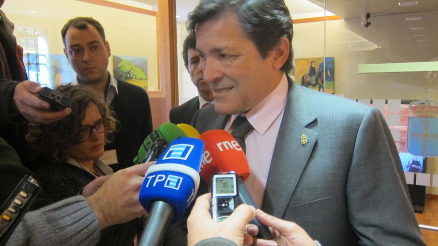 Presidente asturiano acusa de "fraude de ley" y "deslealtad institucional" al Gobierno por el impuesto a la banca