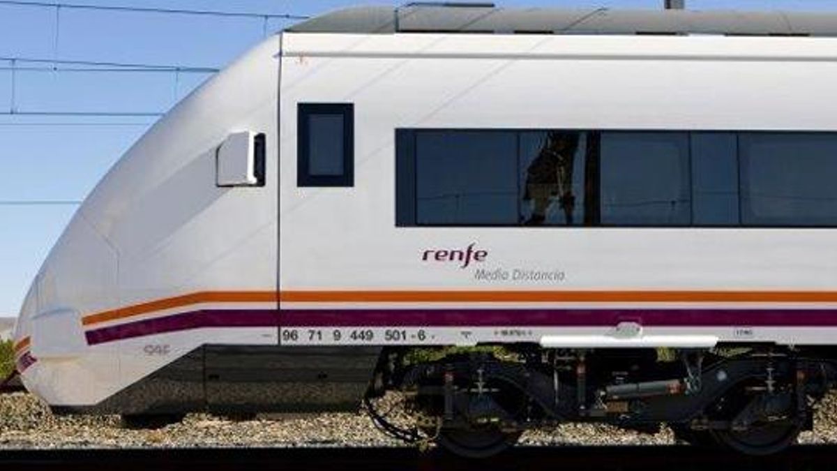 Un tren de Media Distancia de Renfe.