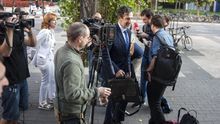 El fiscal, Josu Izaguirre, con los medios de comunicación