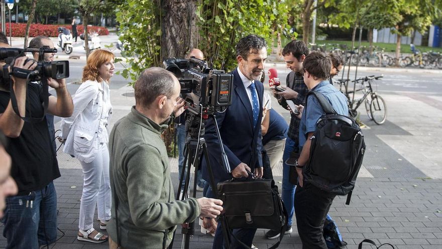 La Fiscalía explica que el pacto parcial en el 'caso De Miguel' supondrá el reconocimiento de una trama de cobro de comisiones