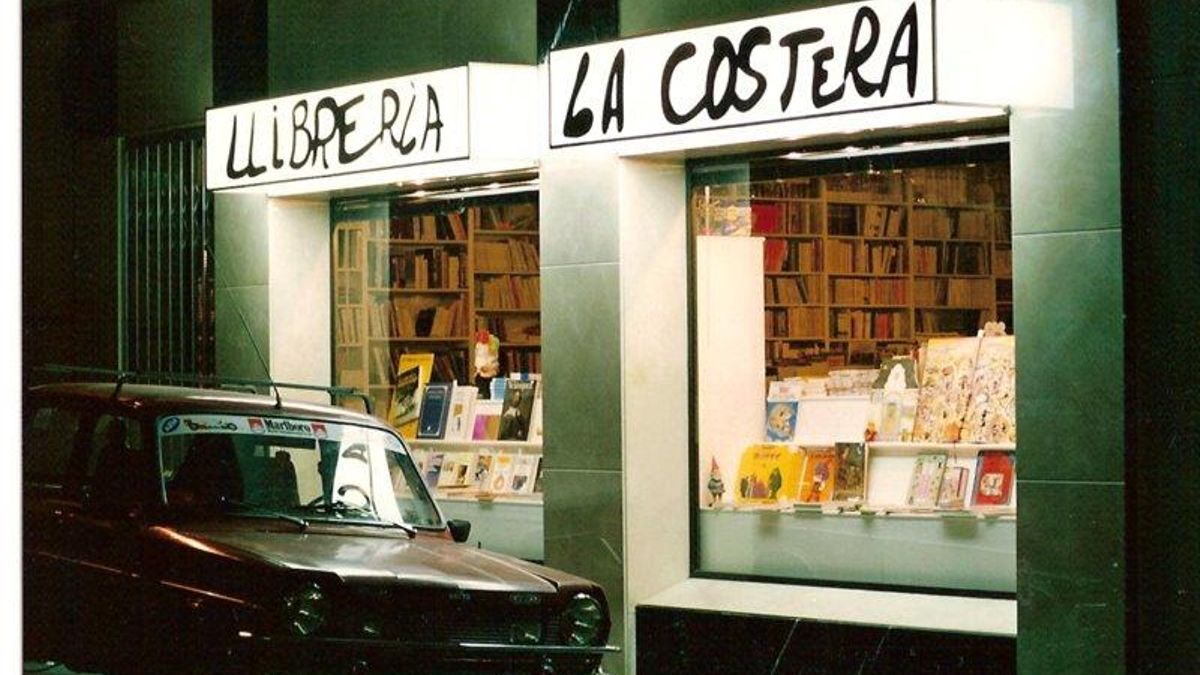 Histórico local de la Costera con su icónica cartelería en la calle Pere IV d'Aragó de Xàtiva.