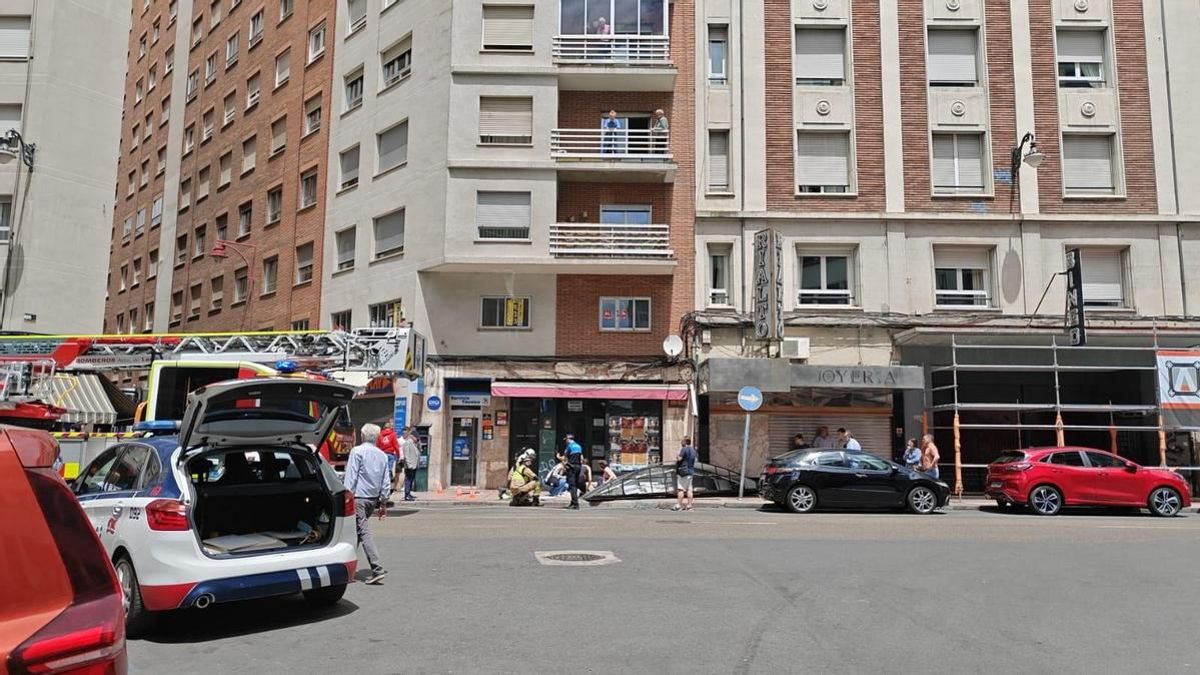 Herida una mujer por el impacto de un cartel caído de un establecimiento en República Argentina