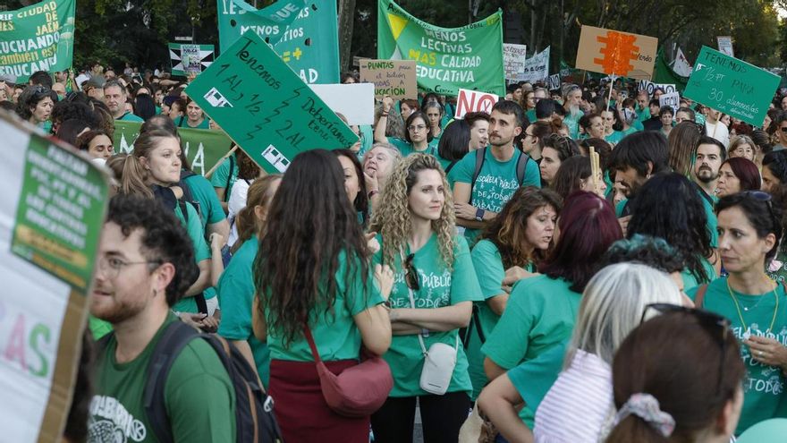 Miles de personas inundan Madrid en defensa de la educación pública: "Ni un paso atrás"