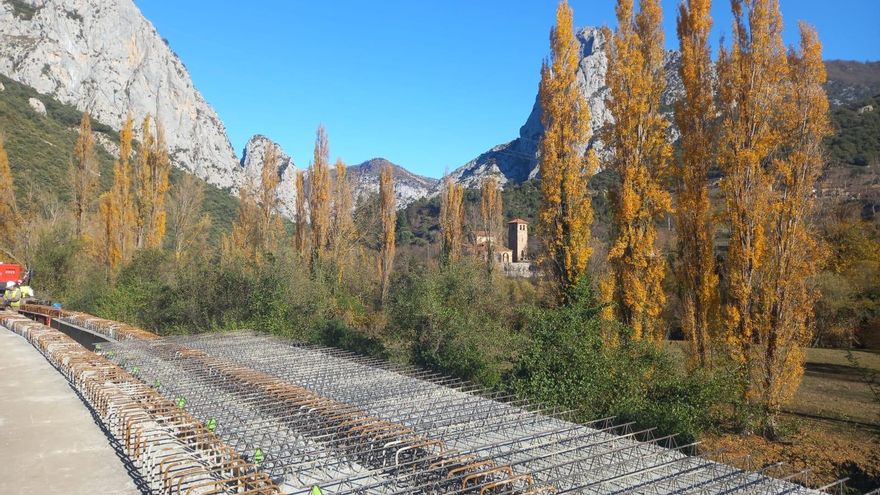 Obras del Desfiladero de La Hermida. Foto de archivo