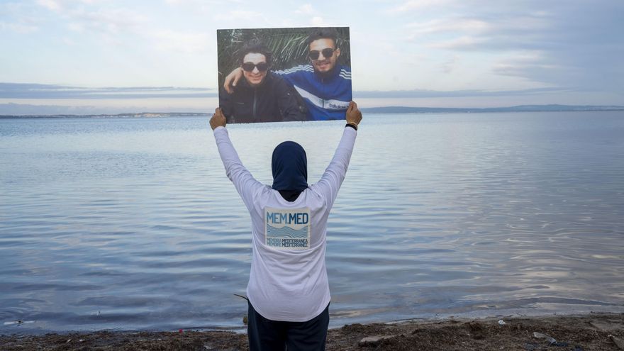 Familias honran a las víctimas de la migración en el Mediterráneo, de Tarajal a Túnez