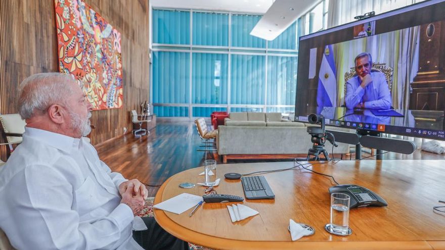 Alberto Fernández visitará el martes en Brasilia a Lula, quien ya le transmitió preocupación por la crisis argentina