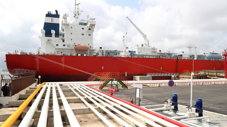 Fotografía de archivo de un barco petrolero.