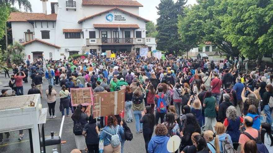 Tensión en la Agencia de Discapacidad: familiares irrumpieron en las oficinas y piden por las autoridades