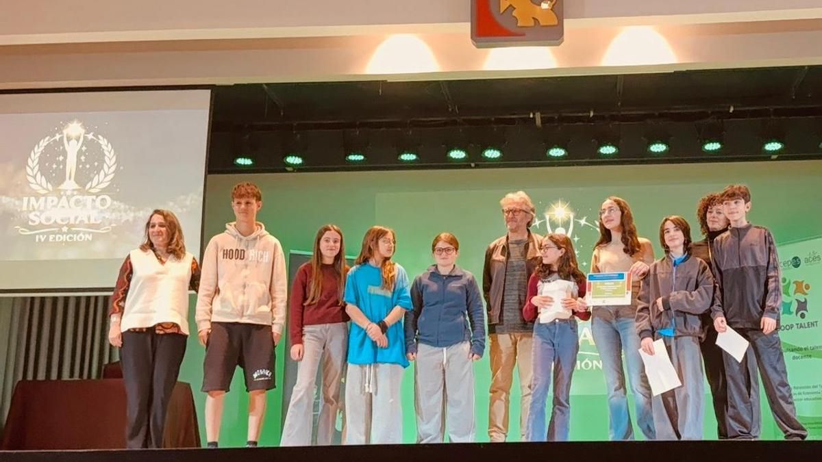 El colegio Ferroviario, reconocido por su labor en favor de la educación de las niñas mayas de Guatemala