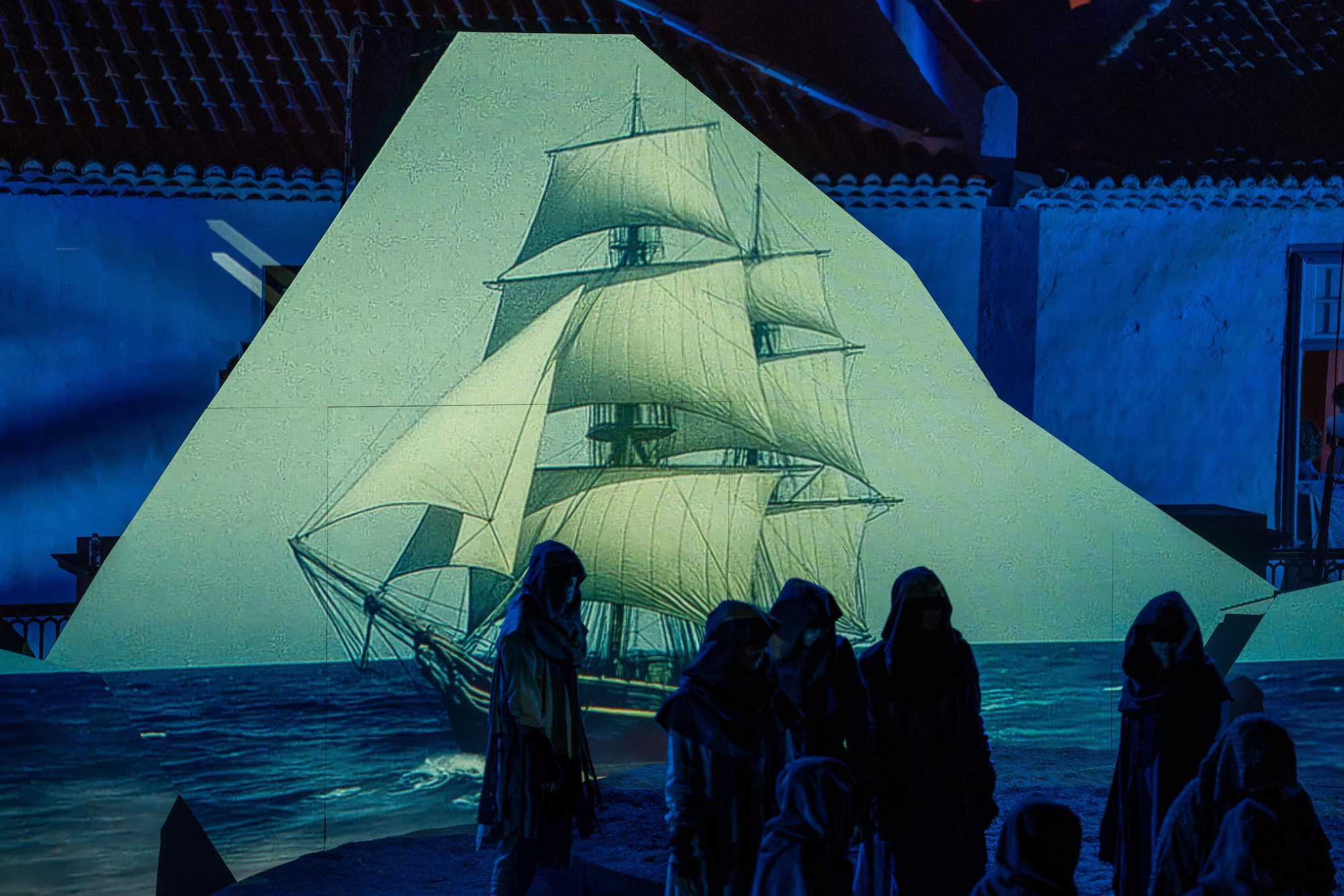 El Carro Alegórico hace latir con más fuerza ‘el corazón de María’ .