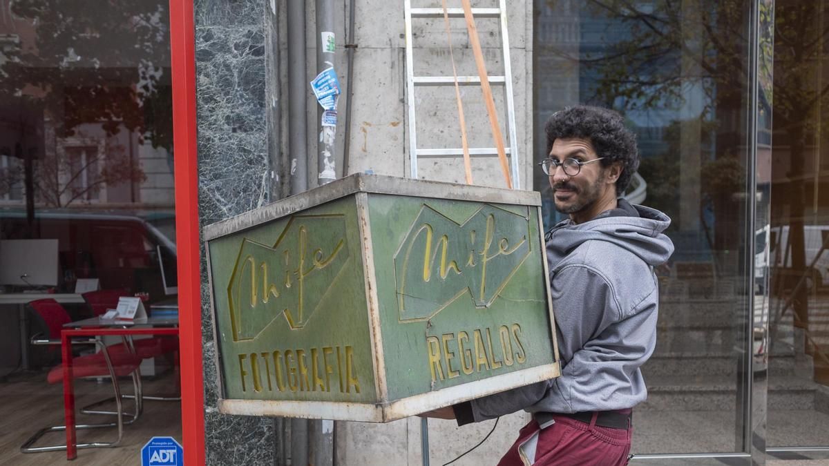 El recuerdo y rescate de los rótulos que dan personalidad a Valladolid: "Cuanto más desaparecen, más se aprecian"