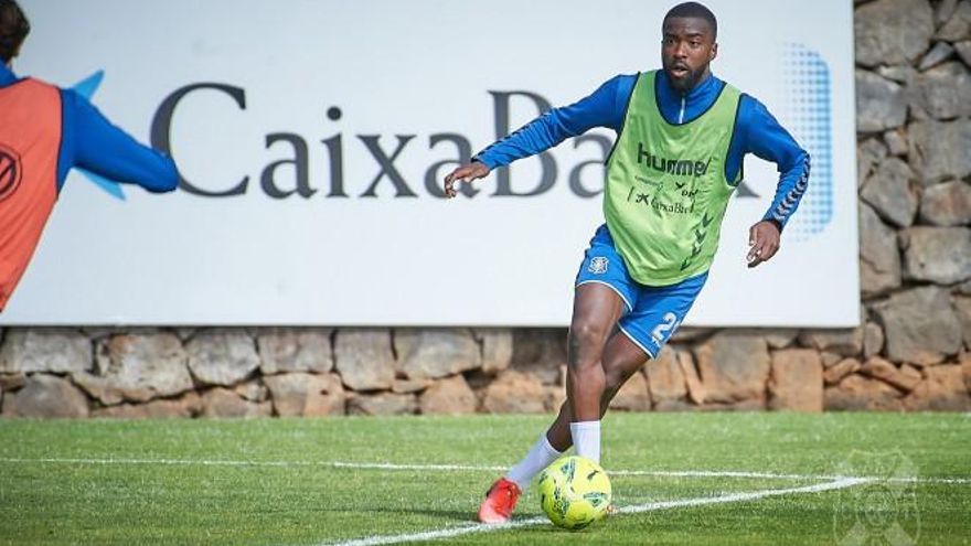 El CD Tenerife cierra el traspaso de Shaq Moore a la MLS