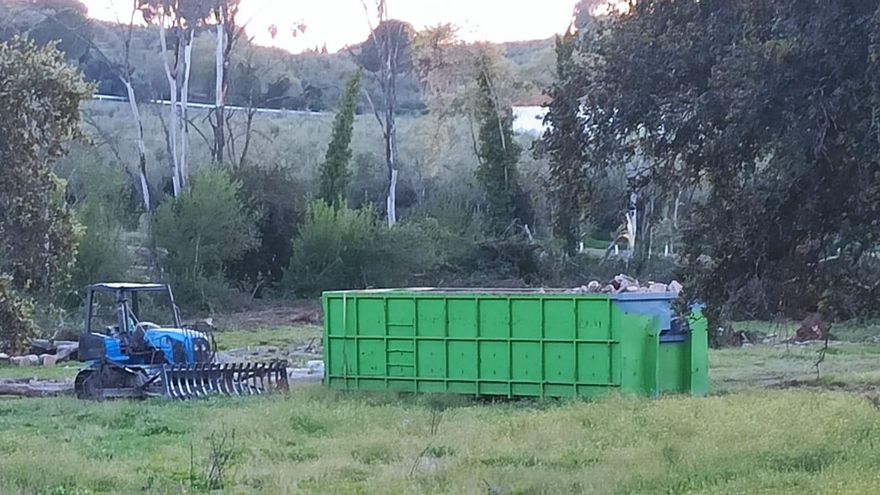 Trabajos de desbroce, en una imagen de Ecologistas en Acción