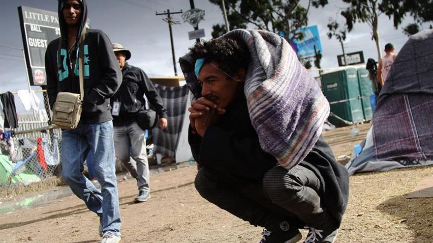 Migrantes forzados a cambiar de albergue con algunos en huelga de hambre