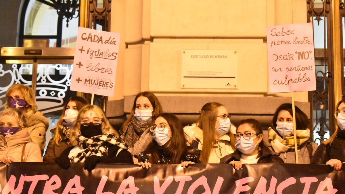 Zaragoza grita contra la violencia machista: "Nos queremos vivas"