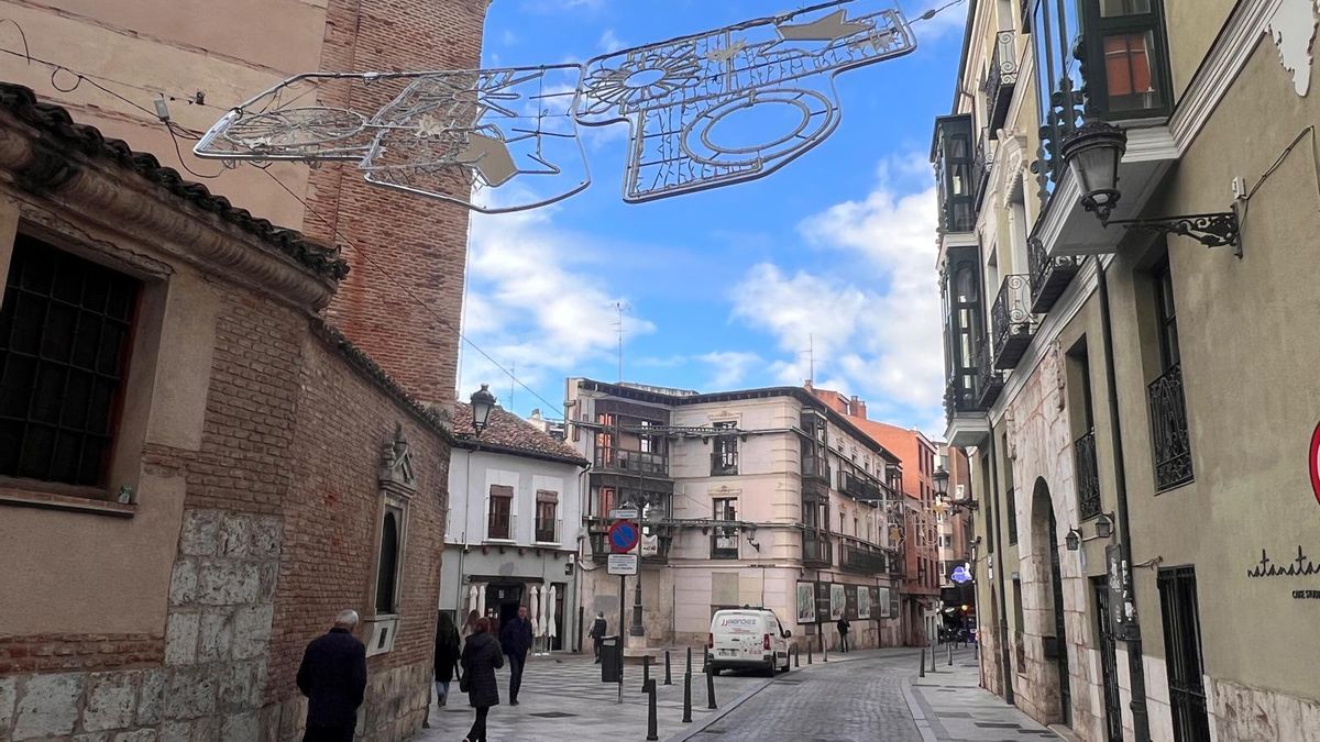 El alcalde de Valladolid resta gravedad a la caída de varios arcos de luces de Navidad