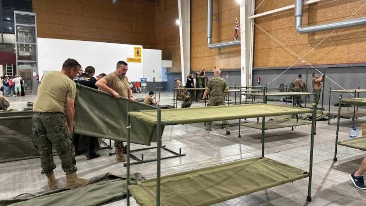 El Ejército de Tierra montó literas en el recinto Talavera Ferial para los evacuados de los incendios de Madrid, Ávila y Toledo