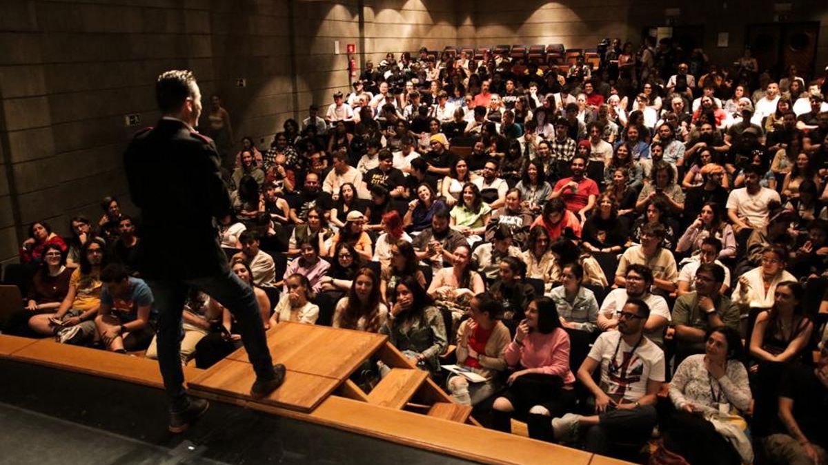 Damián Perea presentando una masterclass en el auditorio del Espacio CICCA de Las Palmas de Gran Canaria