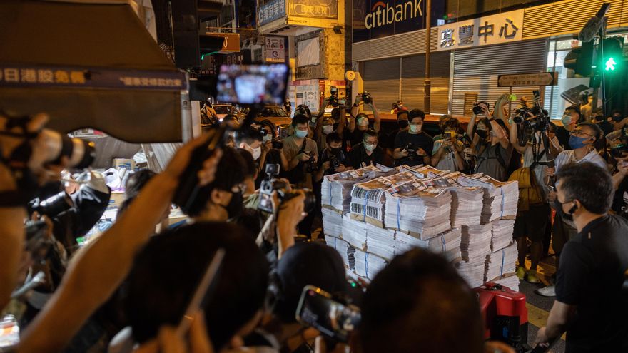 El cierre del tabloide de Hong Kong, el último golpe de Pekín contra la libertad de prensa